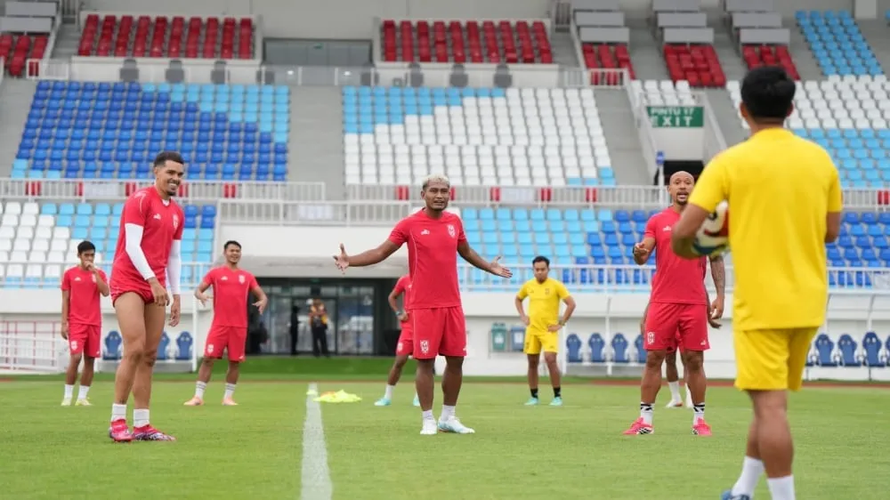 Persiapan Matang Laskar Kie Raha Lawan Arema FC - sumber: (ileagueid)