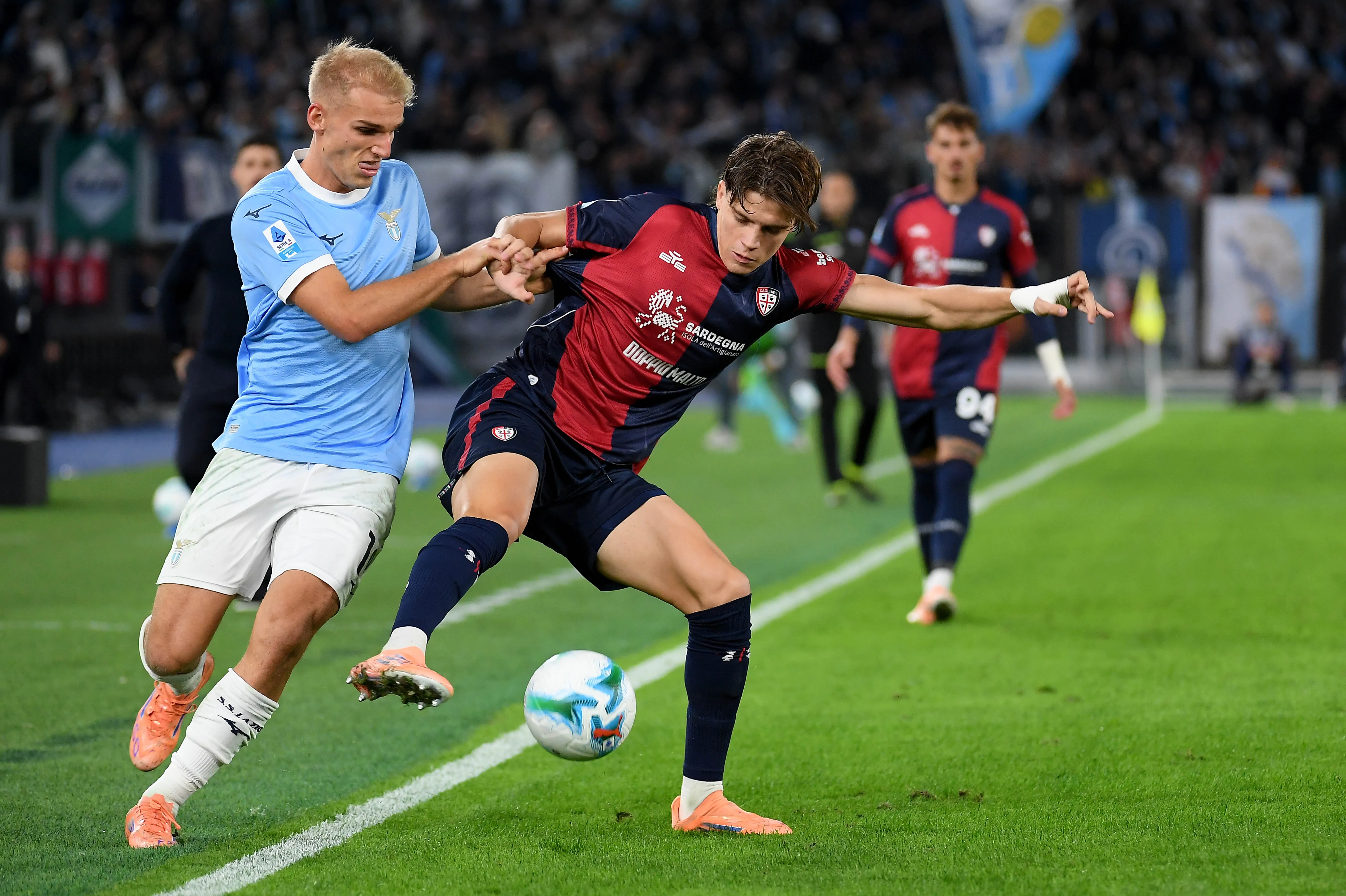 Barcelona Incar Bek Serie A Lain di Tengah Upaya Dapatkan Bastoni