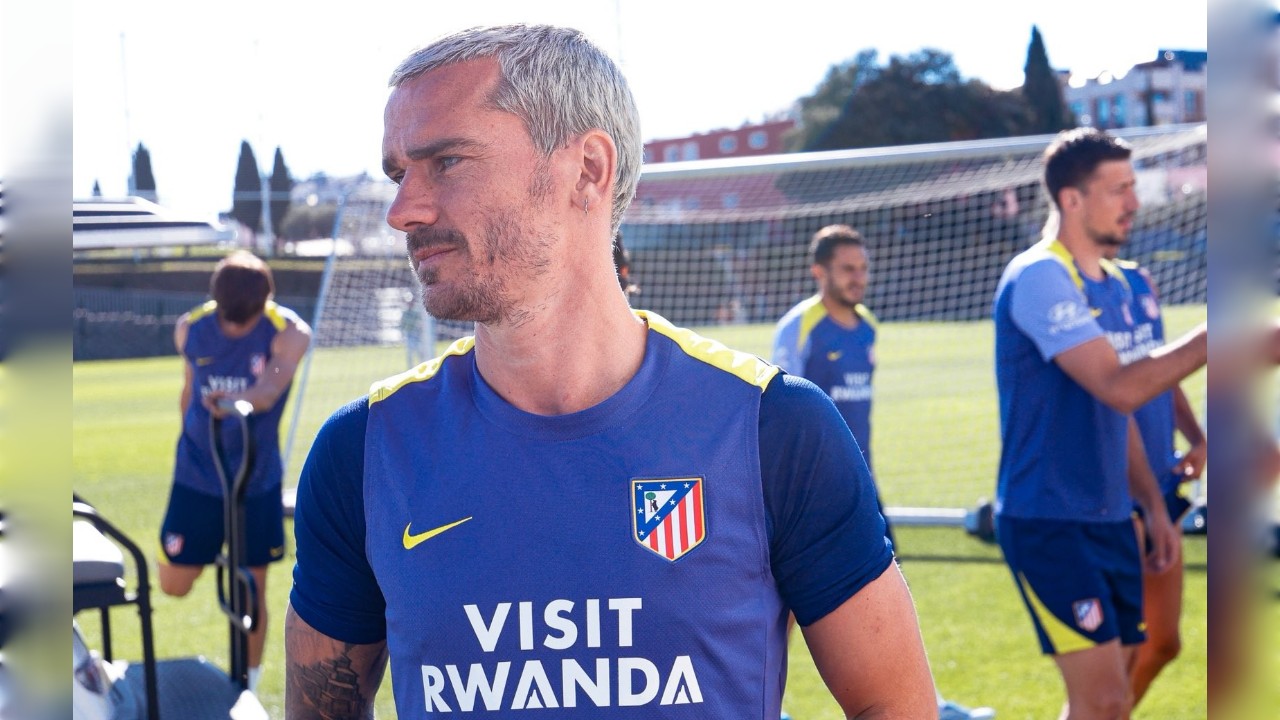 Griezmann Tegaskan Atletico Madrid Harus Seimbangkan Dua Lini vs Barcelona