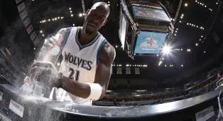 Kevin Garnett Sambangi Target Center Usai 8 Tahun Berlalu