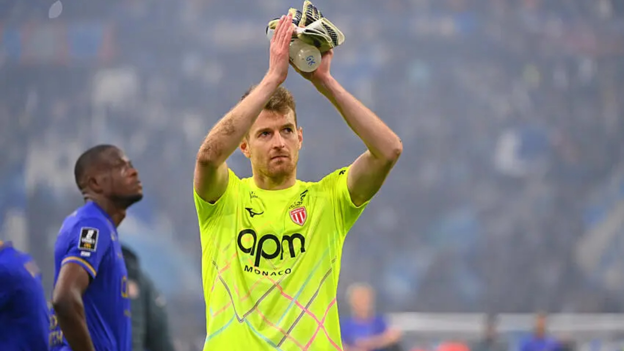 Lukas Hradecky Ingin Tetap di Monaco Musim Depan