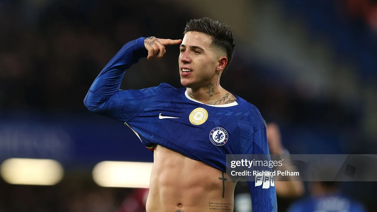 Sanksi Chelsea Picu Serangan Agen Enzo Fernandez ke Liam Rosenior