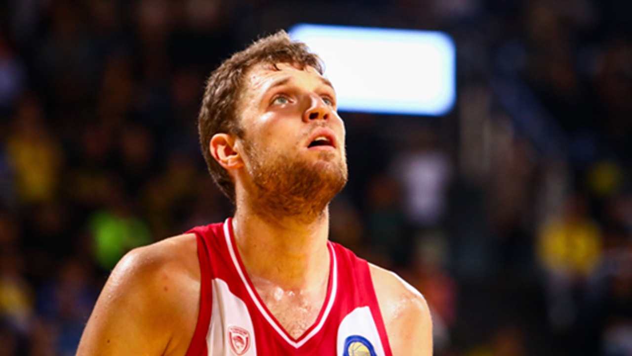 Sasha Vezenkov Lega Olympiacos Menangkan Pekan ke-35