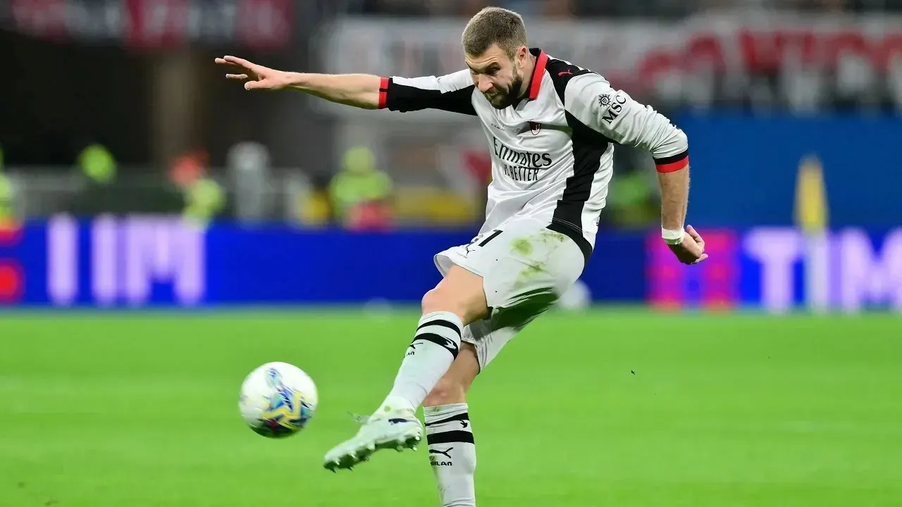 Strahinja Pavlovic Dinobatkan Pemain Terbaik AC Milan edisi Maret