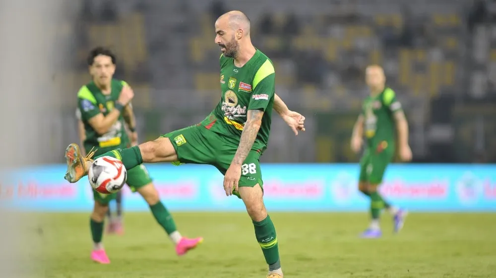 Tavares Tekankan Pentingnya Kekompakan Tim di Ujian Mental Persebaya - sumber: (ileagueid)