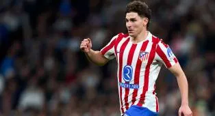 Atletico Enggan Lepas Julian Alvarez ke Barcelona Lewat Skema Tukar Pemain