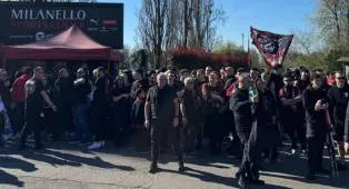 Beri Dukungan Skuad AC Milan, Ribuan Curva Sud Padati Milanello