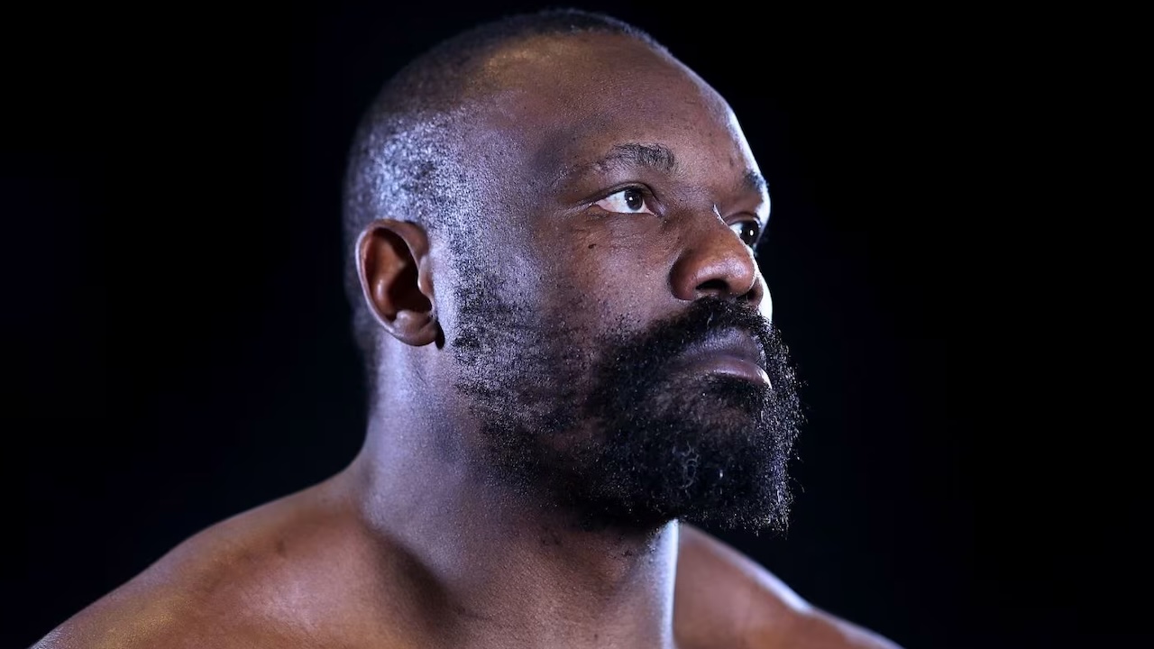 Bukan Joshua atau Fury, Allen Akui Derek Chisora Punya Pukulan Terkeras