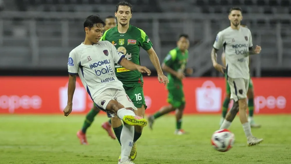 Carlos Pena Kritik Penyelesaian Akhir Tim di Pertandingan Surabaya