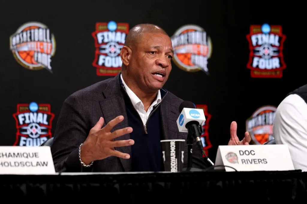 Doc Rivers Terhibur Pengukuhan di Hall of Fame 2026