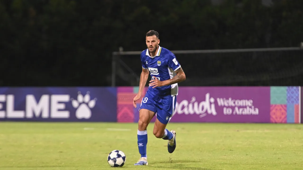 Persib tanpa Patricio Matricardi dan Frans Putros di markas Semen Padang