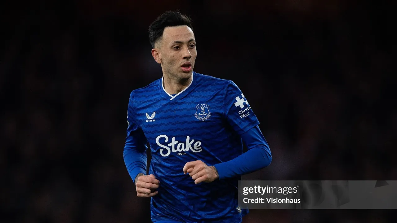 Dwight McNeil Terharu Dukungan Fans Everton Usai Gagal ke Crystal Palace