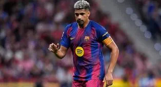 Flick Indikasikan Cedera Ronald Araujo dan Marc Bernal Tidak Serius