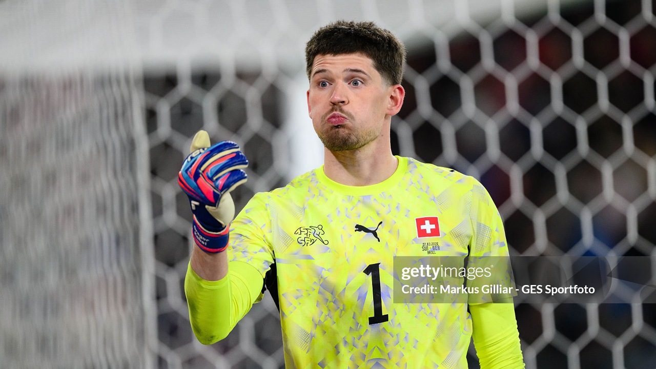 Gregor Kobel Masuk Radar Chelsea dan Newcastle