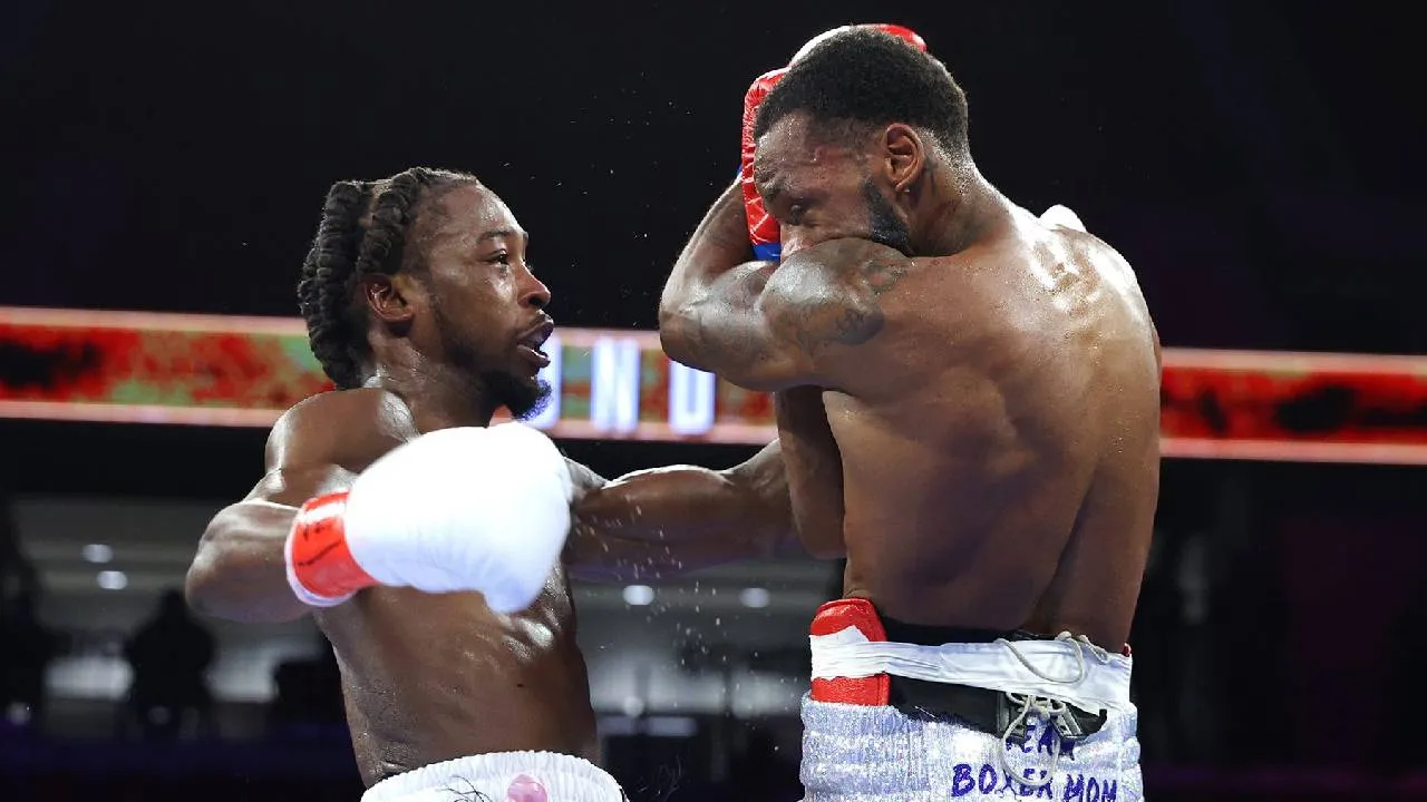 Keyshawn Davis (kiri) dan Nahir Albright berduel pada 2023 yang pada akhirnya dinyatakan sebagai “no contest”. (Foto: Fight TV)