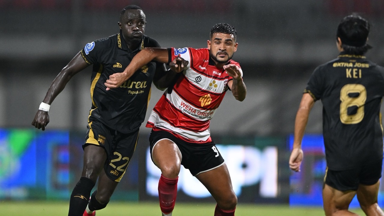 Madura United 1-3 Borneo FC, Pesut Etam Tetap Tempel Persib Bandung