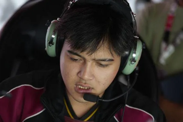 MPL ID S17 W2: NAVI Tumbang, AE Bangkit - sumber: (ggwp)