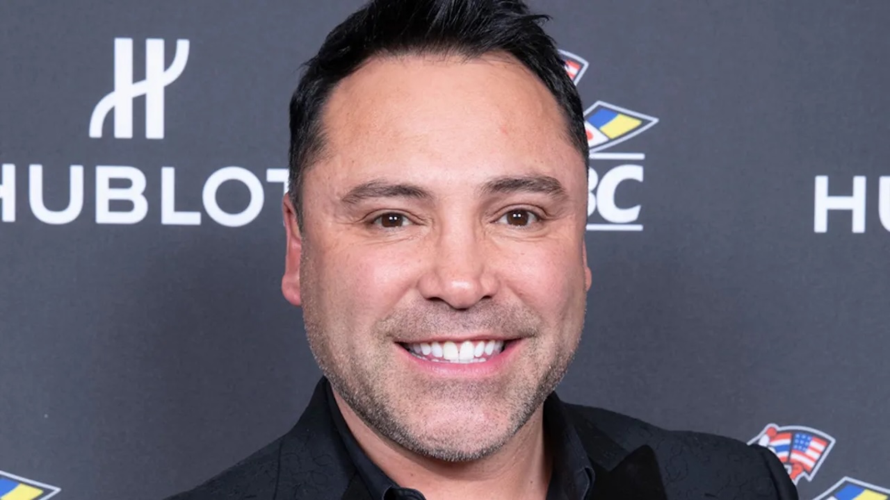 Oscar De La Hoya Tantang Mayweather Jr, Siap Comeback di Usia Kepala Lima