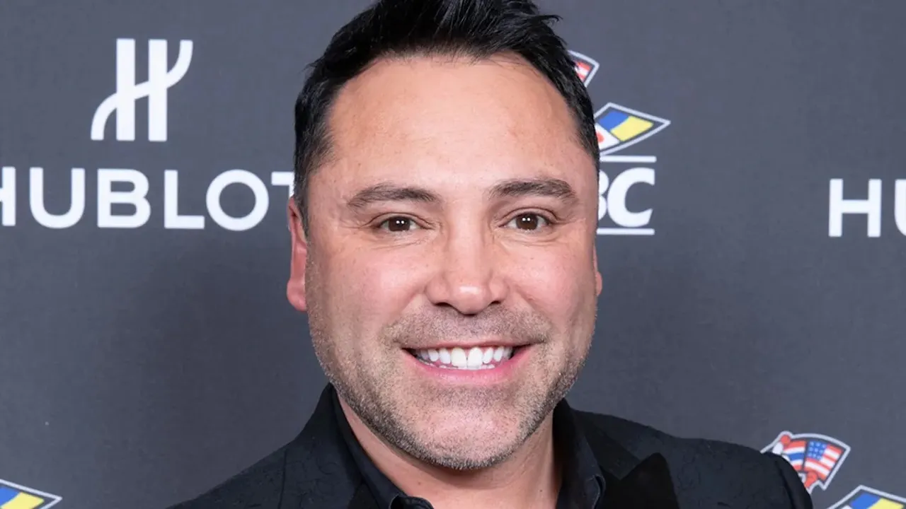 Oscar De La Hoya Tantang Mayweather Jr, Siap Comeback di Usia Kepala Lima