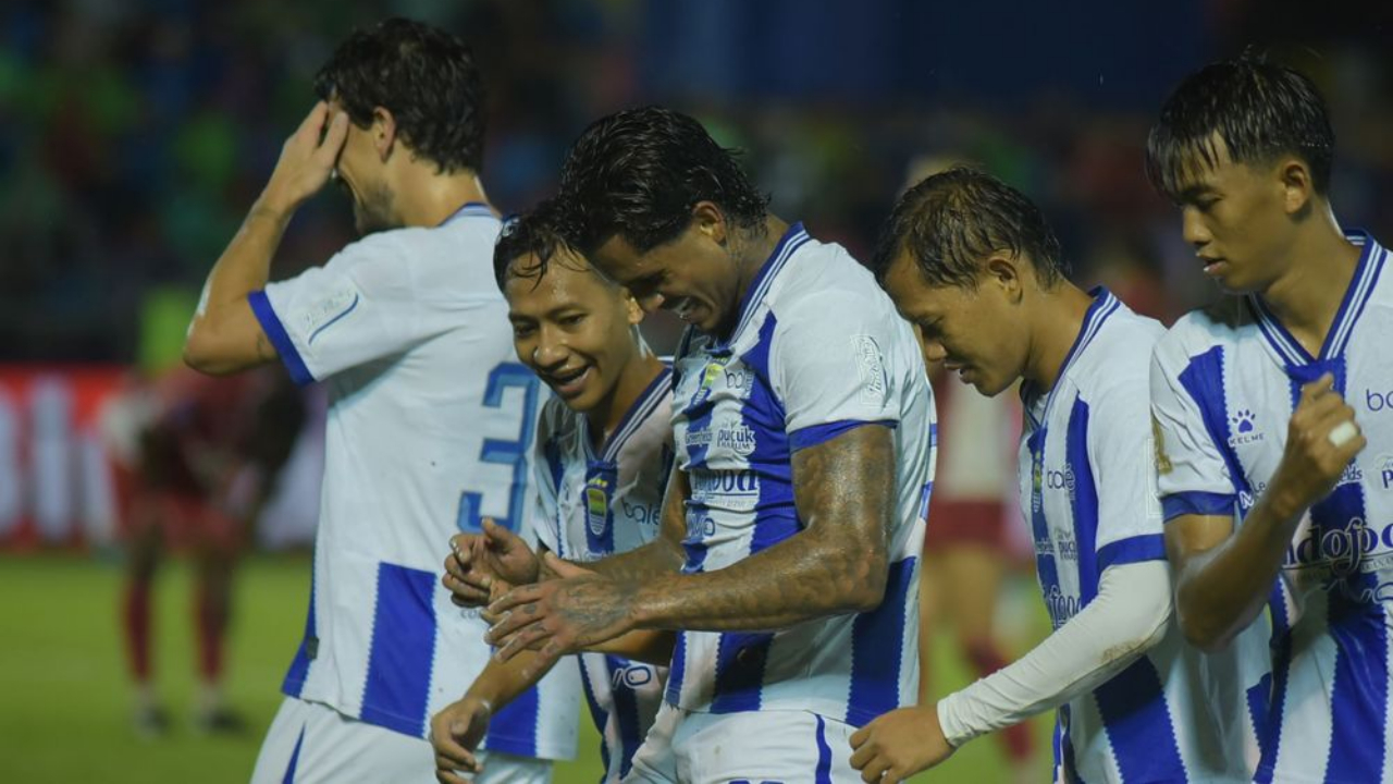 Persib Tekuk Semen Padang 2-0, Ramon Tanque Cetak Brace