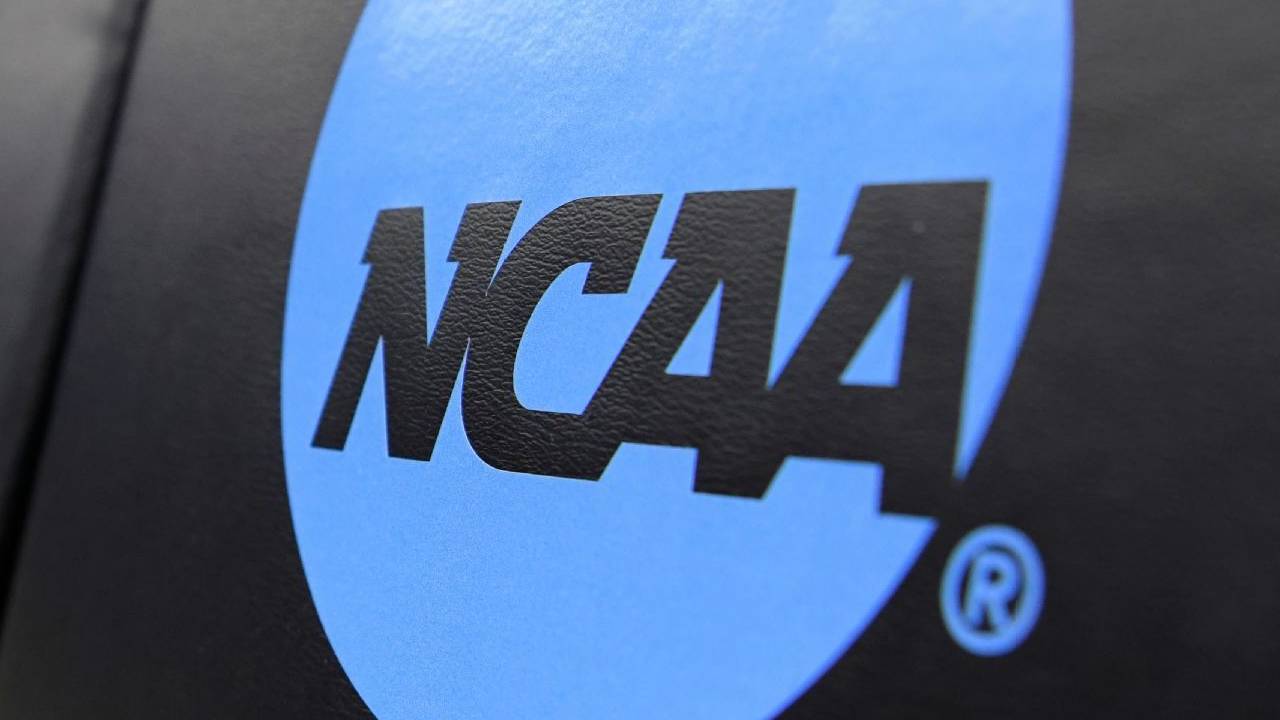 Presiden AS Trump Perintahkan NCAA Batasi Masa Main dan Transfer Atlet