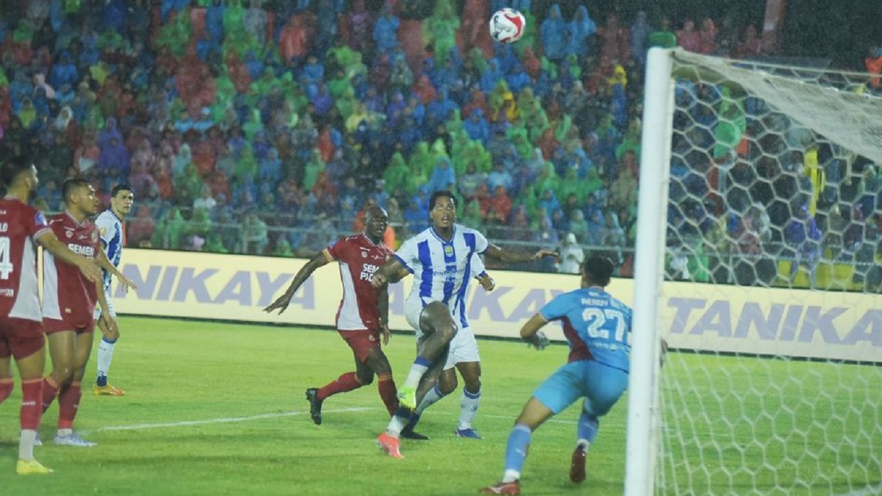 Semen Padang FC 0-2 Persib Bandung, Maung Bandung Tetap Kokoh Di Puncak