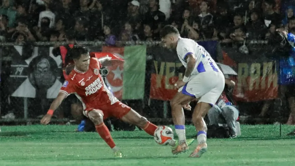 Ade Kristiano Semakin Termotivasi Usai Debut Bersama Semen Padang - sumber: (ileagueid)