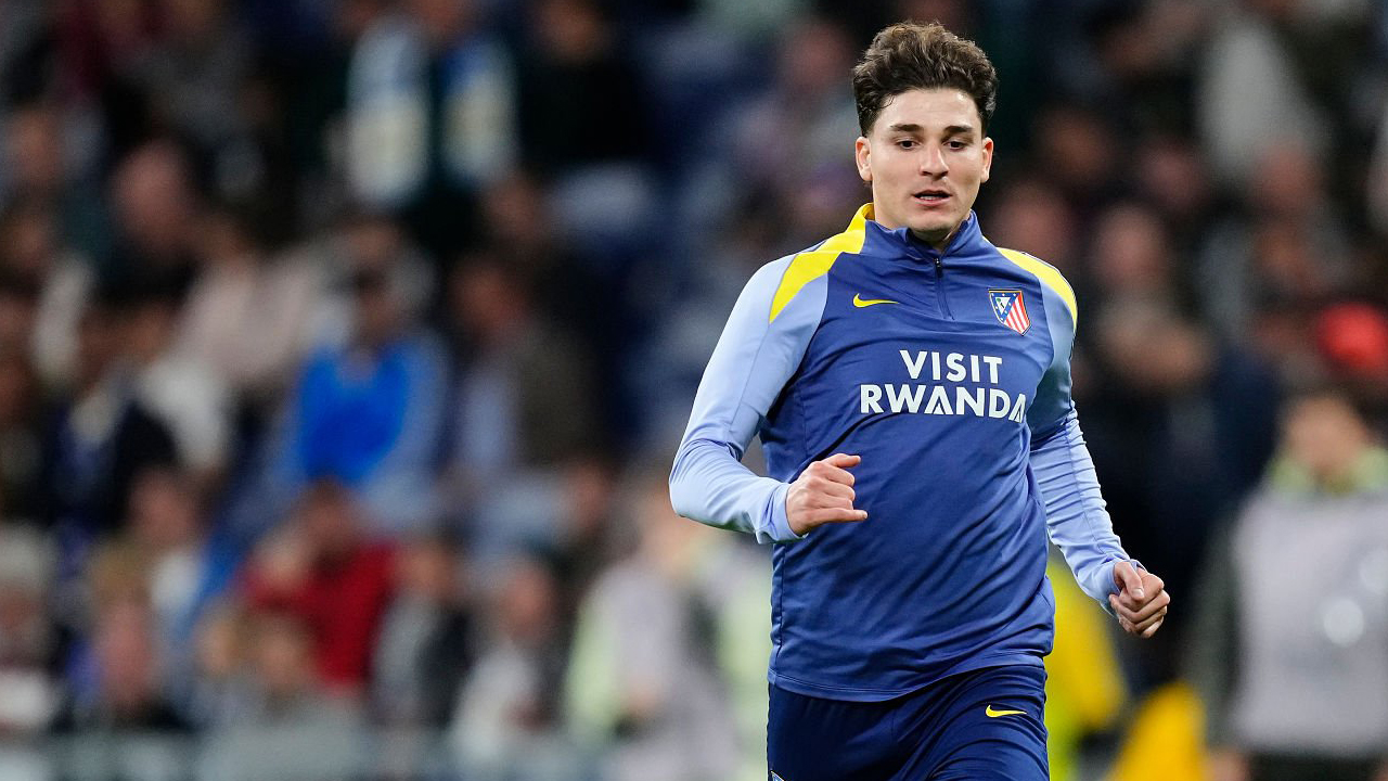 Atletico Pasang Harga Gila, Barca Makin Sulit Gaet Julian Alvarez