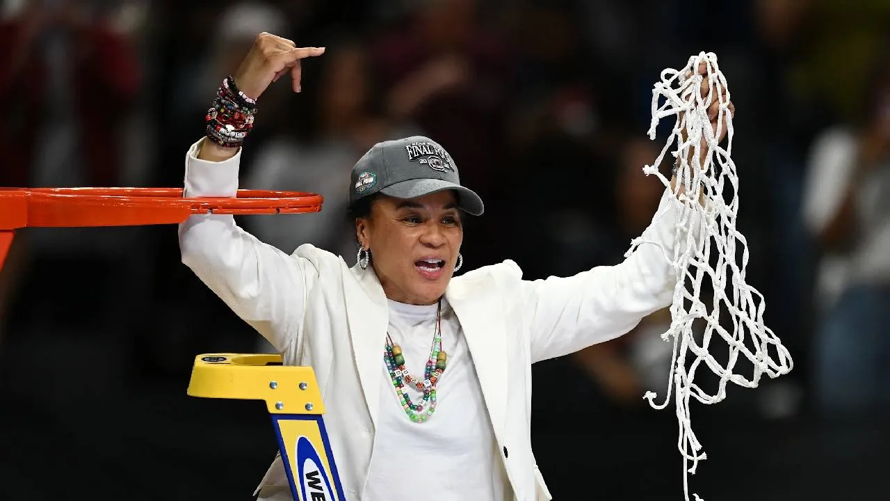 Jika kembali juara, Dawn Staley akan menyamai catatan Kim Mulkey sebagai pelatih dengan gelar terbanyak ketiga dalam sejarah. (Foto: AP)