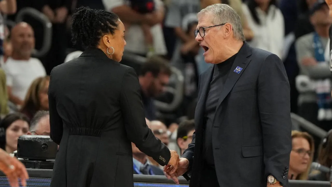 Geno Auriemma Akui Emosi dan Minta Maaf atas Insiden Lawan South Carolina