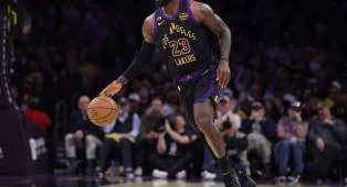 LeBron James Jadi Andalan Lakers Tanpa Doncic dan Reaves