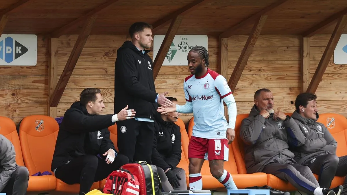 Sterling Dikritik Keras, Harapan Juara Feyenoord Pupus