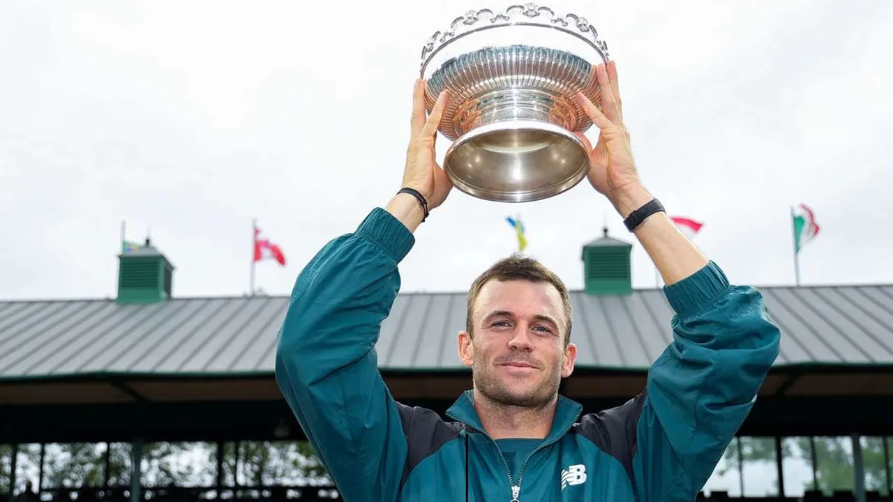 Tommy Paul Terseok-Seok Demi Angkat Trofi Kemenangan Di Houston