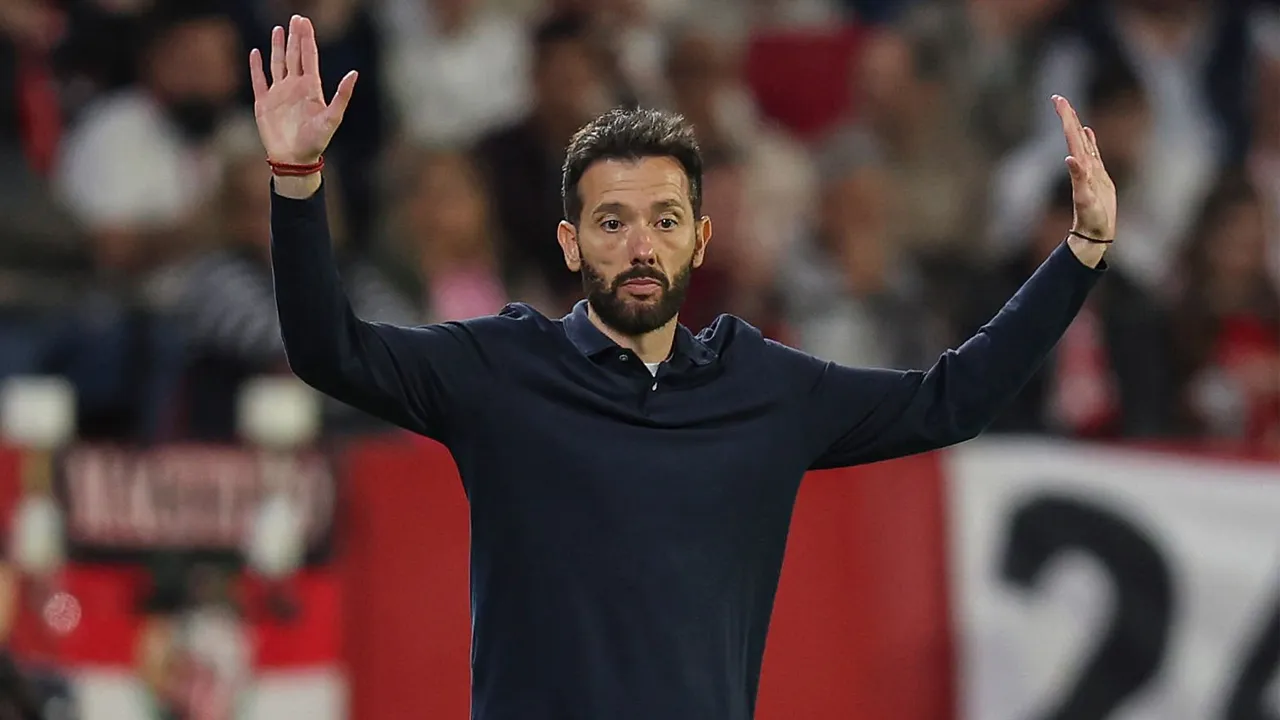 Valencia Kalah di Depan Publik Mestalla, Carlos Corberan Kecewa