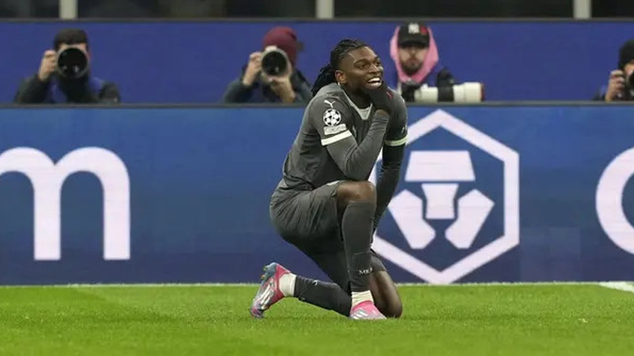 Di Marzio: AC Milan Tetap Jadikan Rafael Leao Sebagai Pusat Proyek Klub