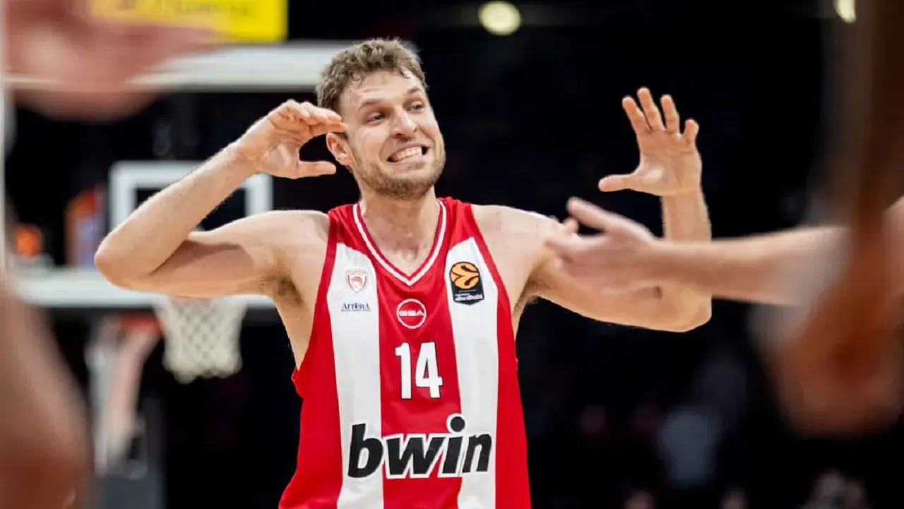 Sasha Vezenkov ingin Olympiacos tampil ngotot saat berhadapan dengan Real Madrid.