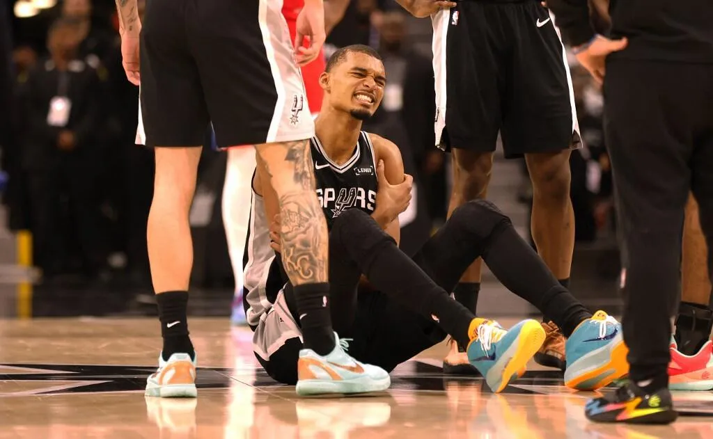 Wemby Cedera, Nyaris Kehilangan Gim Penting Spurs - sumber: (mainbasket)