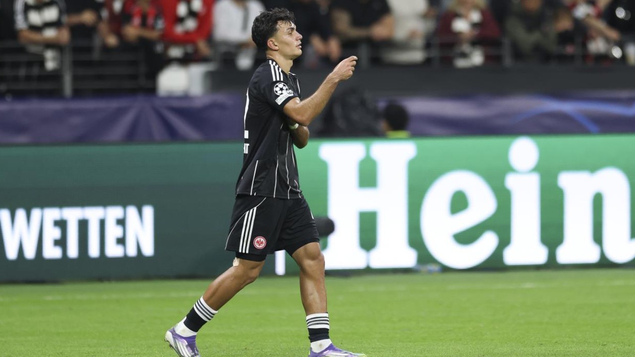 AC Milan Dikabarkan Tertarik Datangkan Can Uzun dari Eintracht Frankfurt