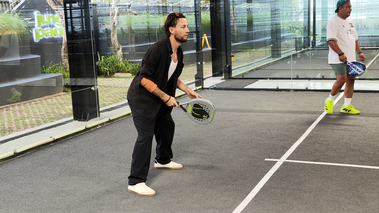 Dari Arena Sepakbola ke Padel, Marc Klok Dirikan Usaha Baru