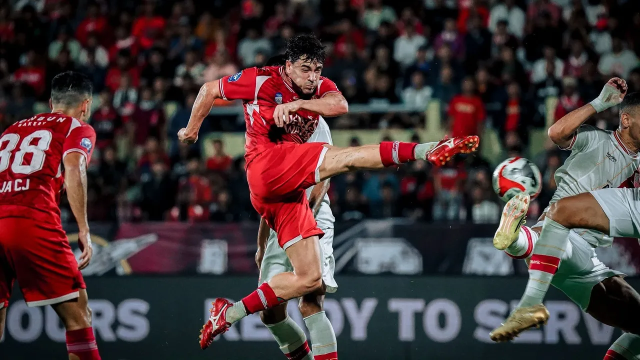 Penyerang Persijap Jepara, Iker Guarrotxena masih harus menjalani proses pemulihan cedera