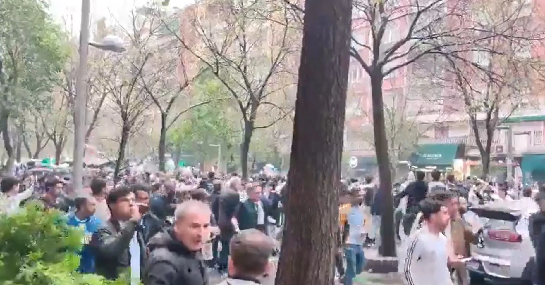 Fans Real Madrid Lakukan Nyanyian Islamofobia - sumber: (footballespana)