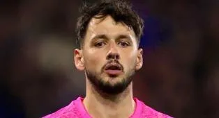 Gantikan Vicario, Tottenham Pimpin Perburuan Trafford