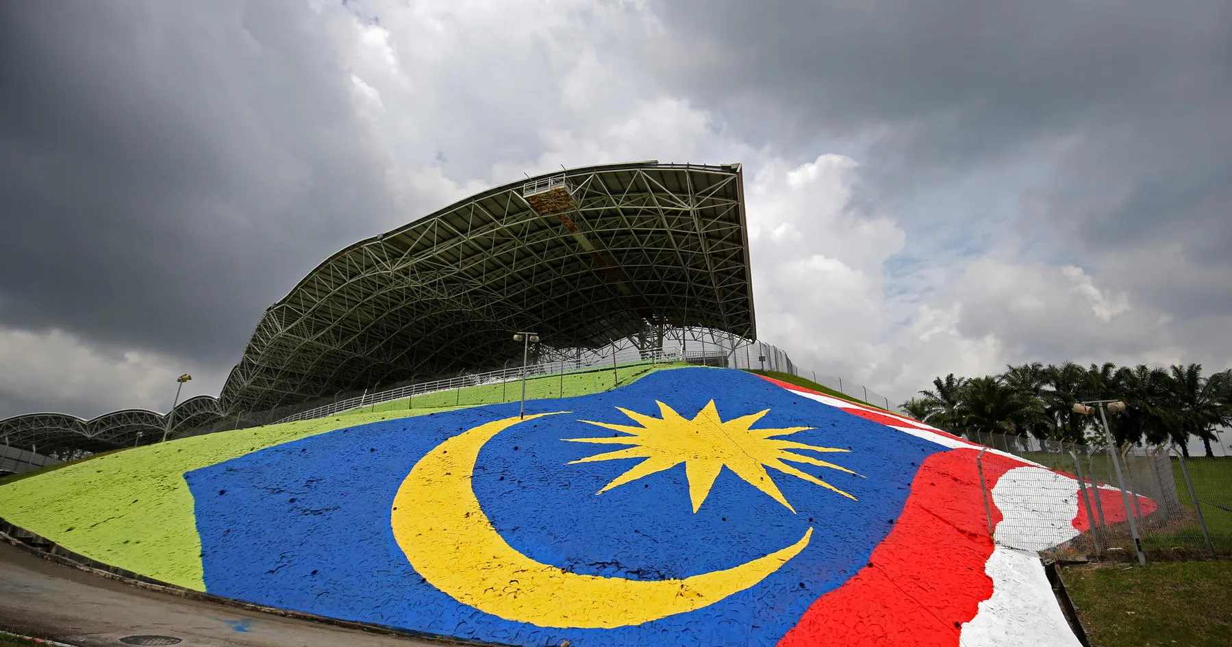 Krisis Timur Tengah Ganggu Jadwal Balap Internasional - sumber: (racingnews365)