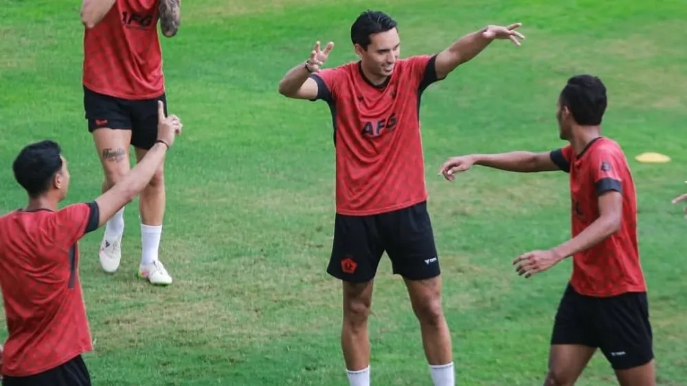 Marcos Reina Targetkan Skuad Persik Siap Penuh Hadapi Madura United - sumber: (ileagueid)