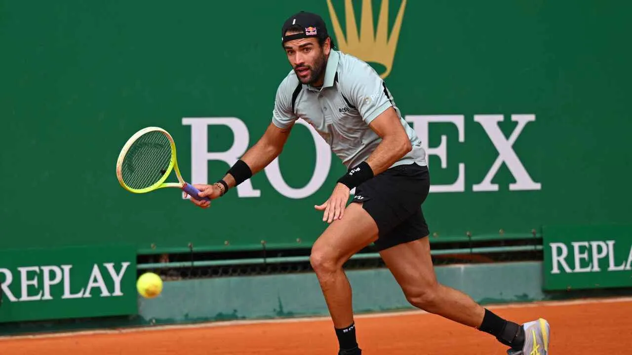 Matteo Berrettini Menang Tanpa Balas Atas Daniil Medvedev Di Monte Carlo Open