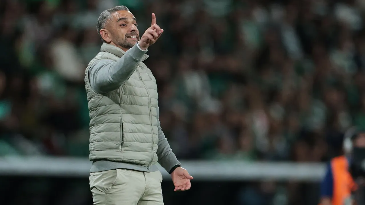 Meski Kalah dari Arsenal, Rui Borges Justru Terharu Dukungan Fans Sporting