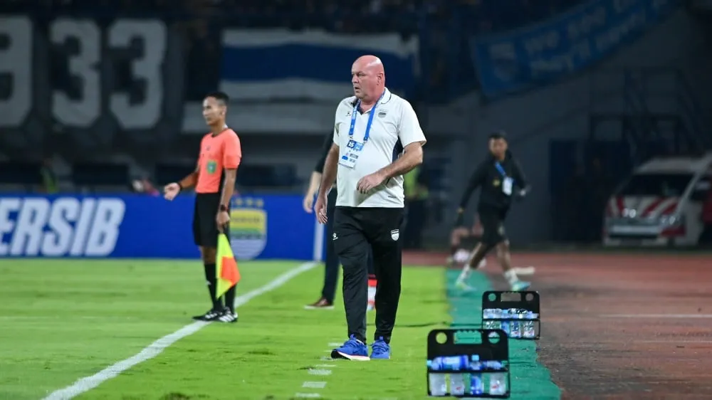 Pelatih Persib Tetap Waspada Meski Persija Tersungkur - sumber: (ileagueid)