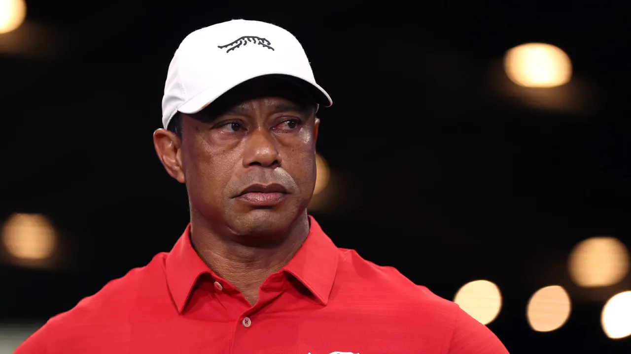 Di tengah proses hukum, Tiger Woods dilaporkan melakukan perjalanan ke Swiss setelah mendapat izin pengadilan untuk menjalani perawatan intensif. (Foto: Golf Digest)