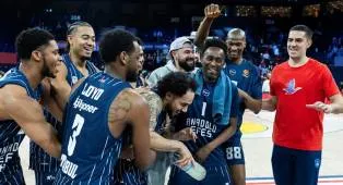 Anadolu Efes Tumbangkan Partizan Lewat Perpanjangan Waktu