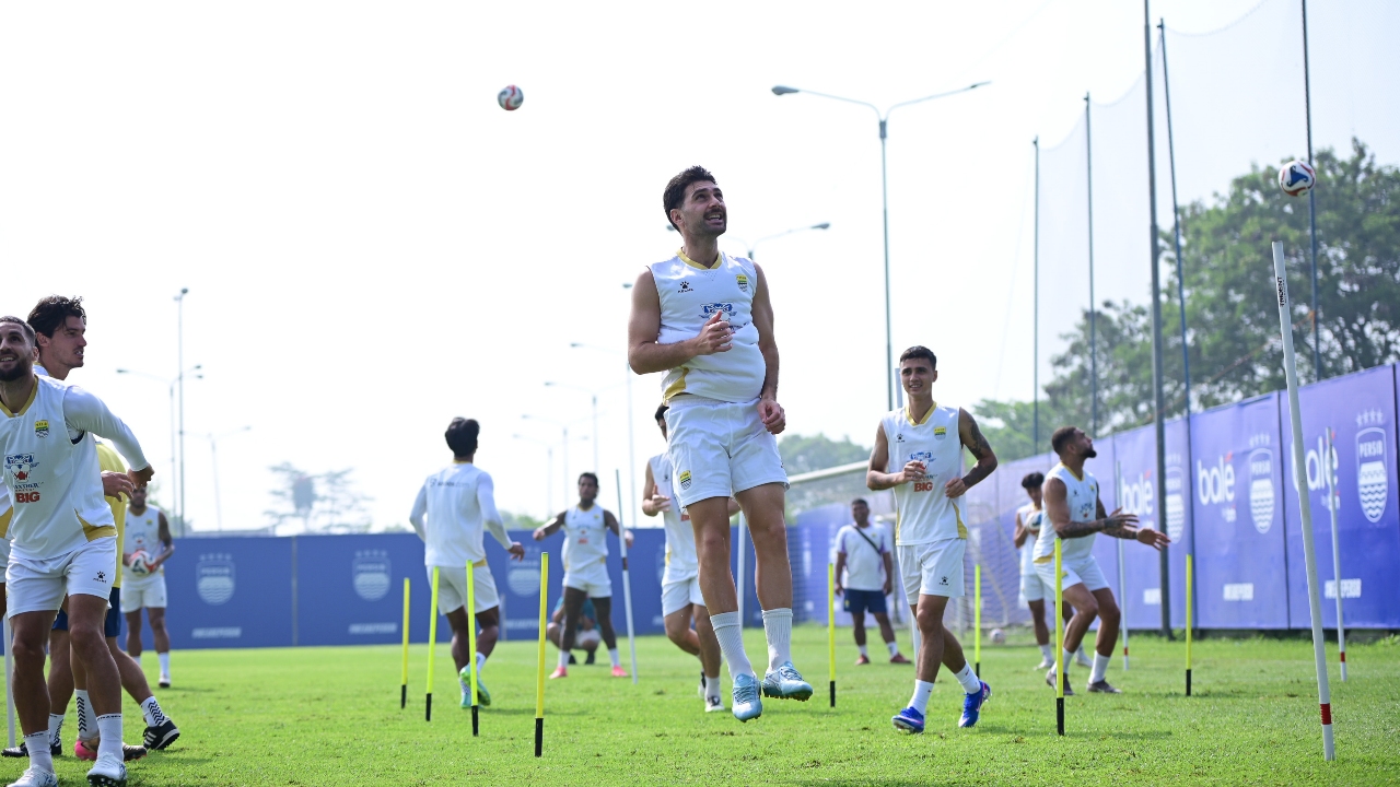 Frans Putros Tak Gentar Jajal Bali United yang Tengah On Fire